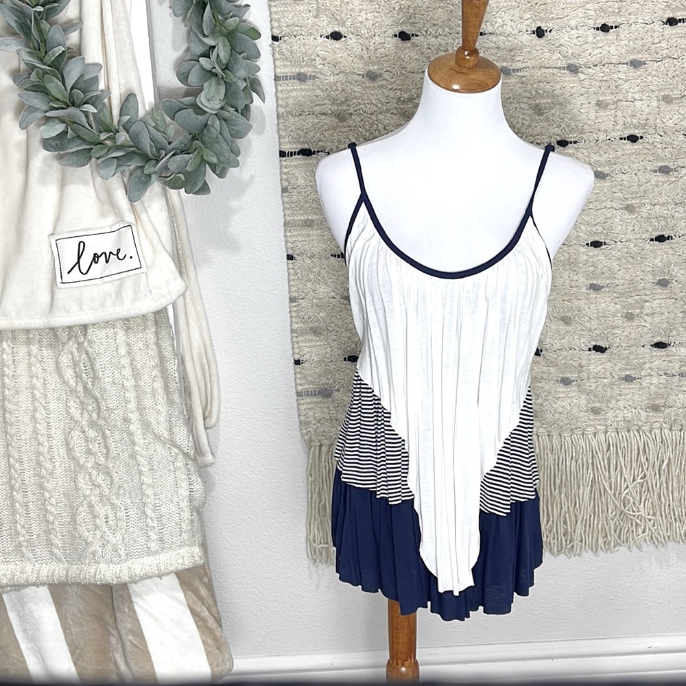 🌺Metropark blue and white cami tank size S
